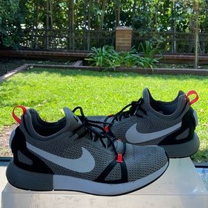 Nike Men's Duel Racer Sneaker Charcoal/White/Grey